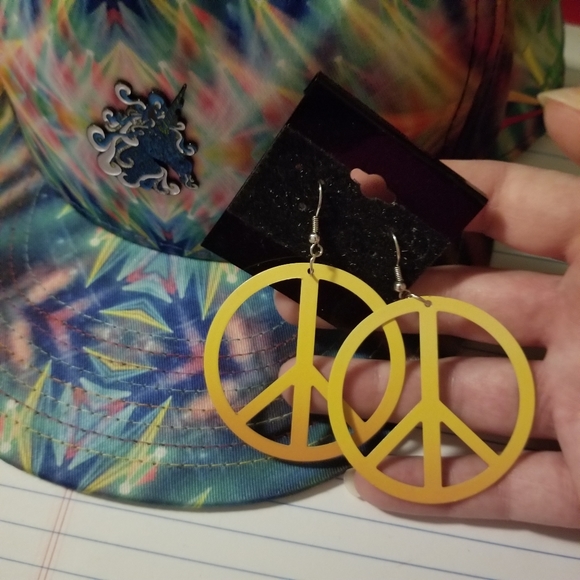 Ombre Peace Sign Dangle Earrings - Picture 3 of 3